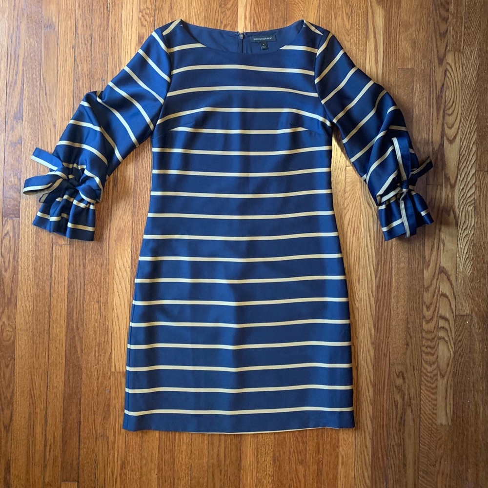 Banana Republic striped balloon sleeved dress